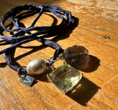Libyan Desert glass , saffordite & pearl necklace ( fallen stars # 3 )